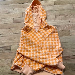 Girls like new Gap cropped sweatshirt!